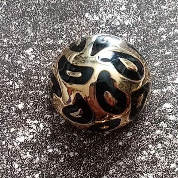 VINTAGE Oversized Gold Tone Artistic "RETRO" Design Dome Shaped Clip On Earrings - Picture 4 of 8